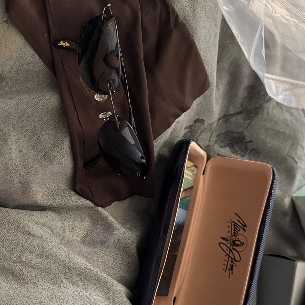 Maui Jim Black Sunglasses with Brown Cloth and Case